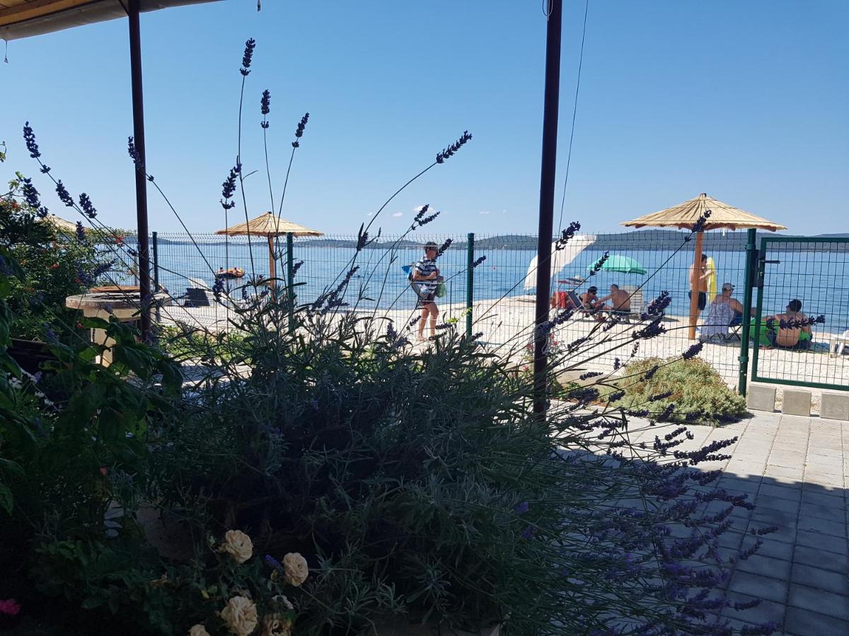 Beautiful house by the sea 5 minutes from Zadar - Housity