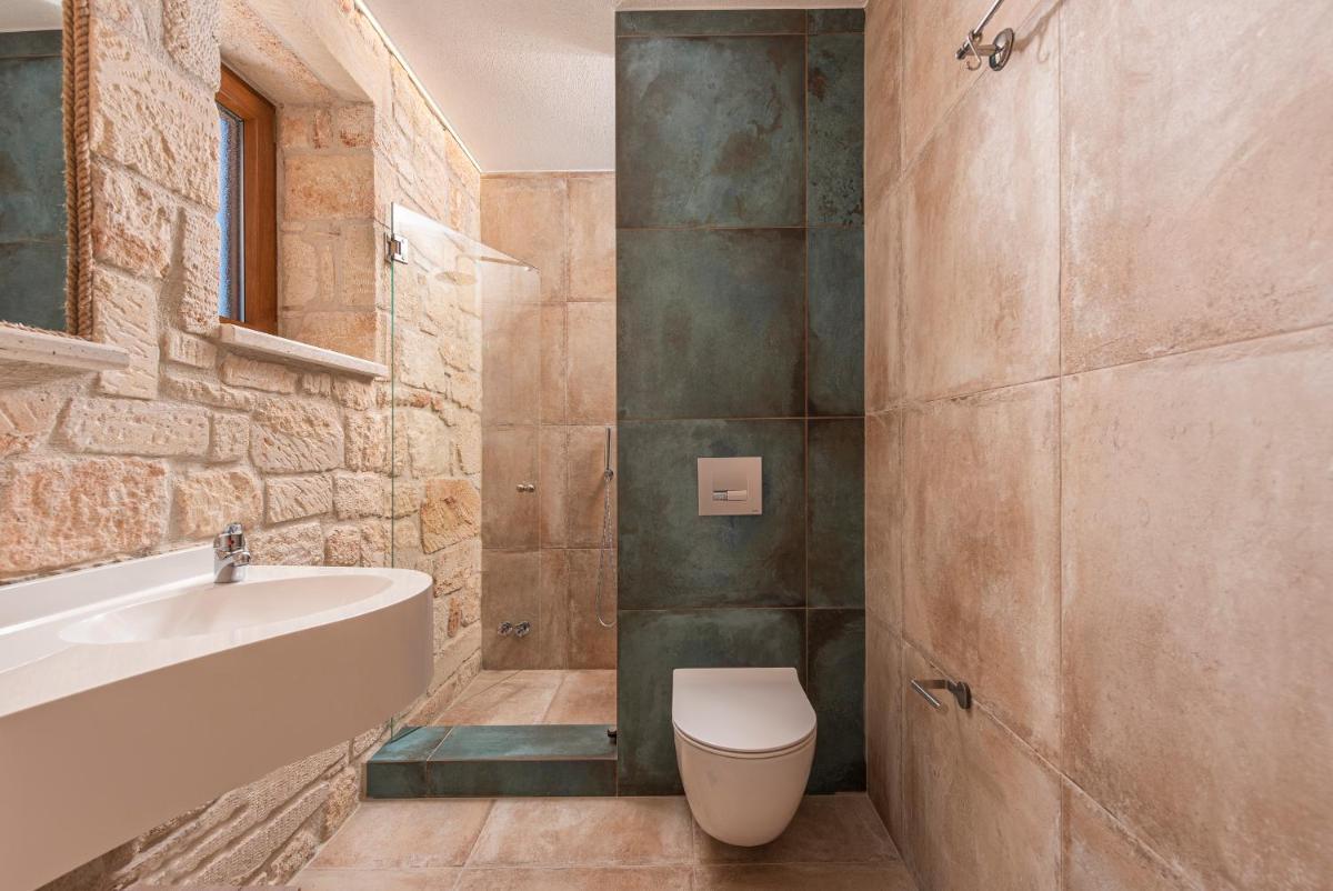 Mint Retreat Suites - Housity