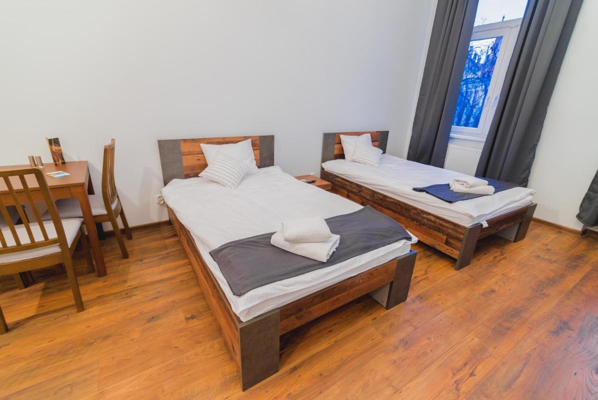 Oak Tree Old Town Apartments - Housity