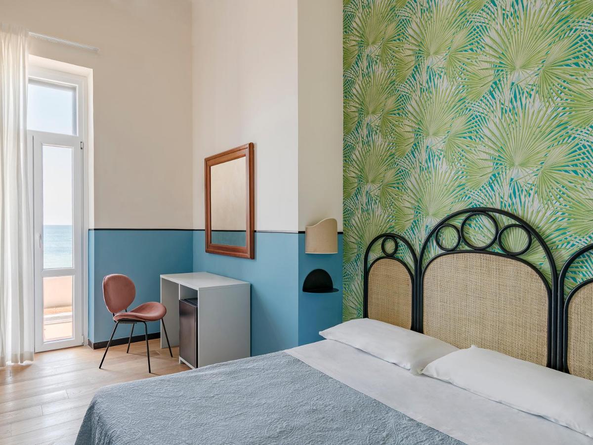 Hotel Riviera - Housity