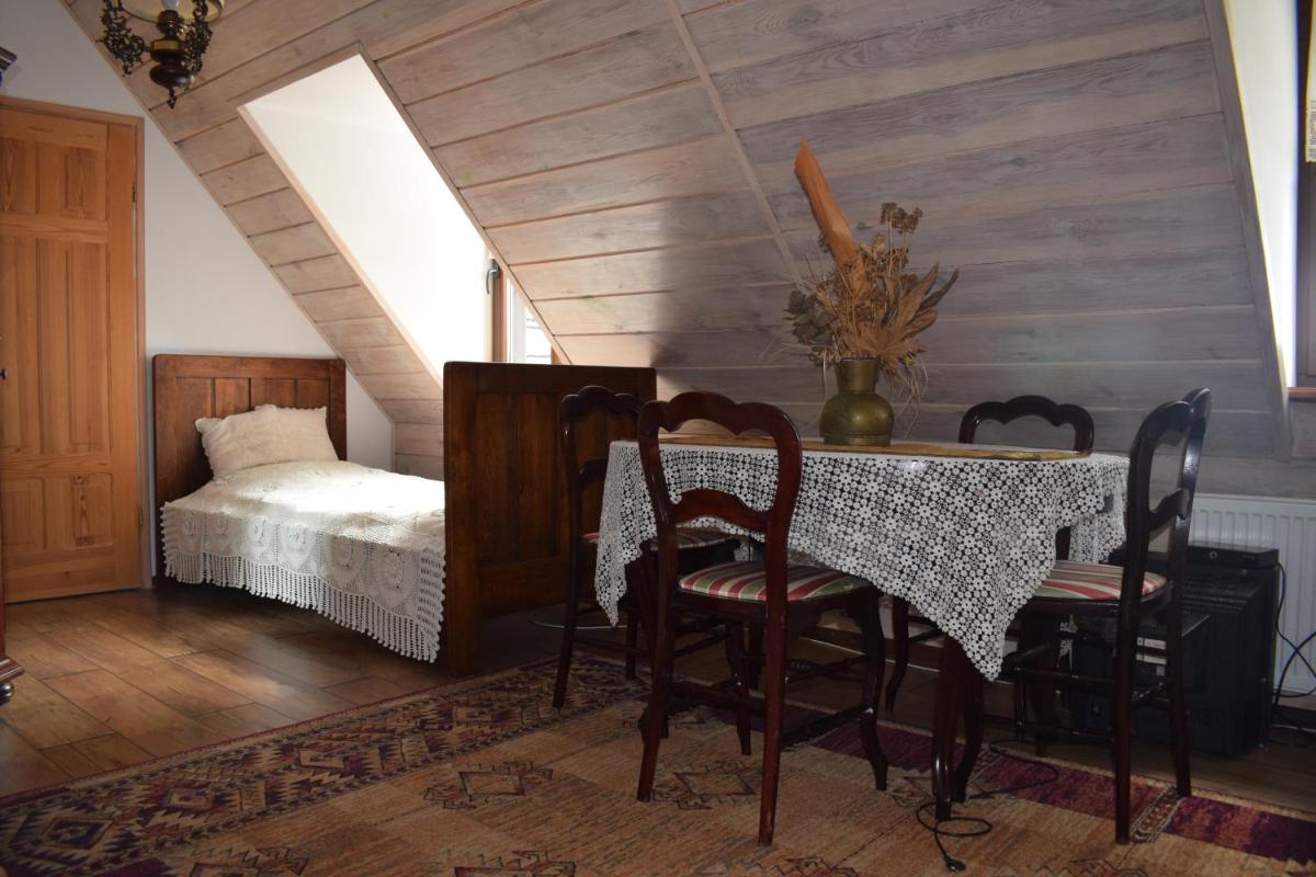 Dworek Boczenka - Housity