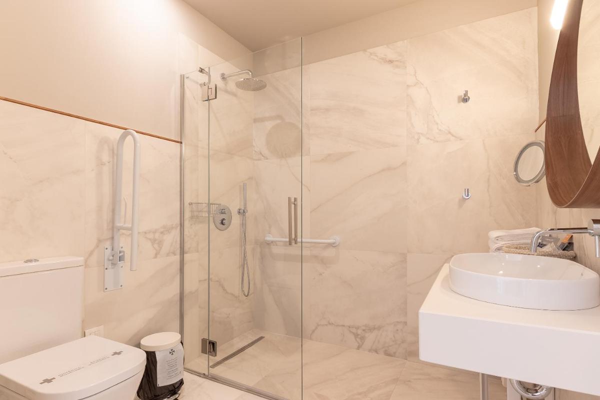 Hotel Artaza - Housity