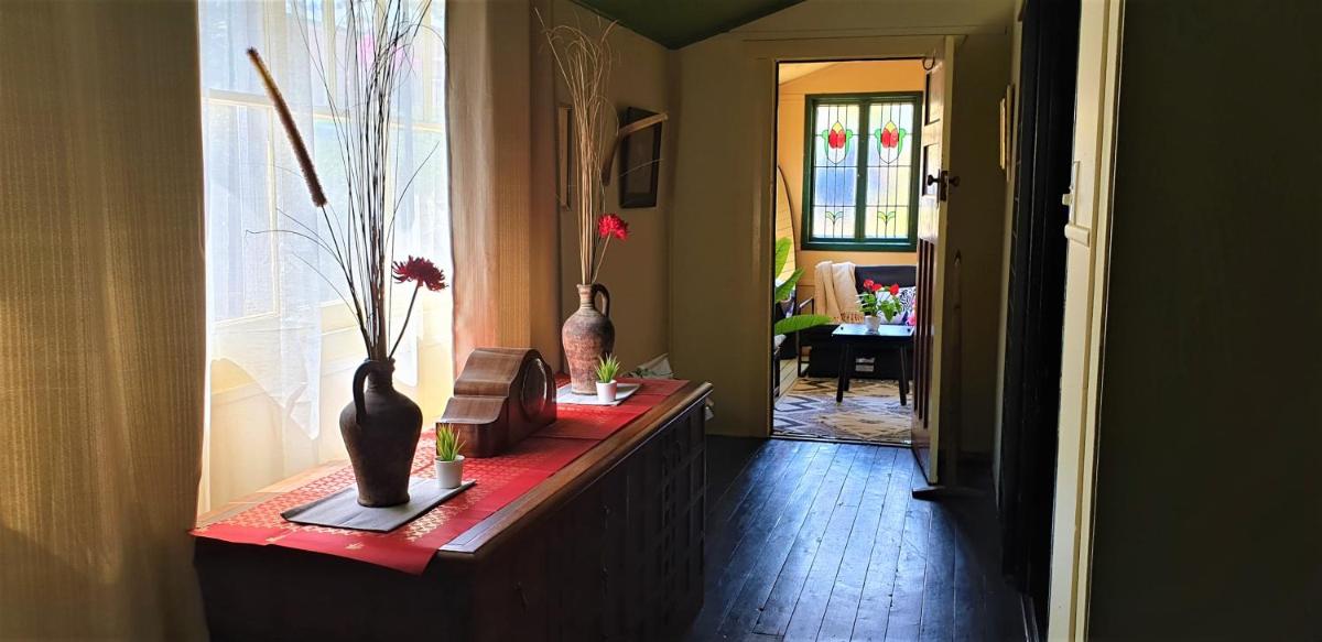 UNIQUE 1920's Historic Retreat! Pet Friendly! - Housity