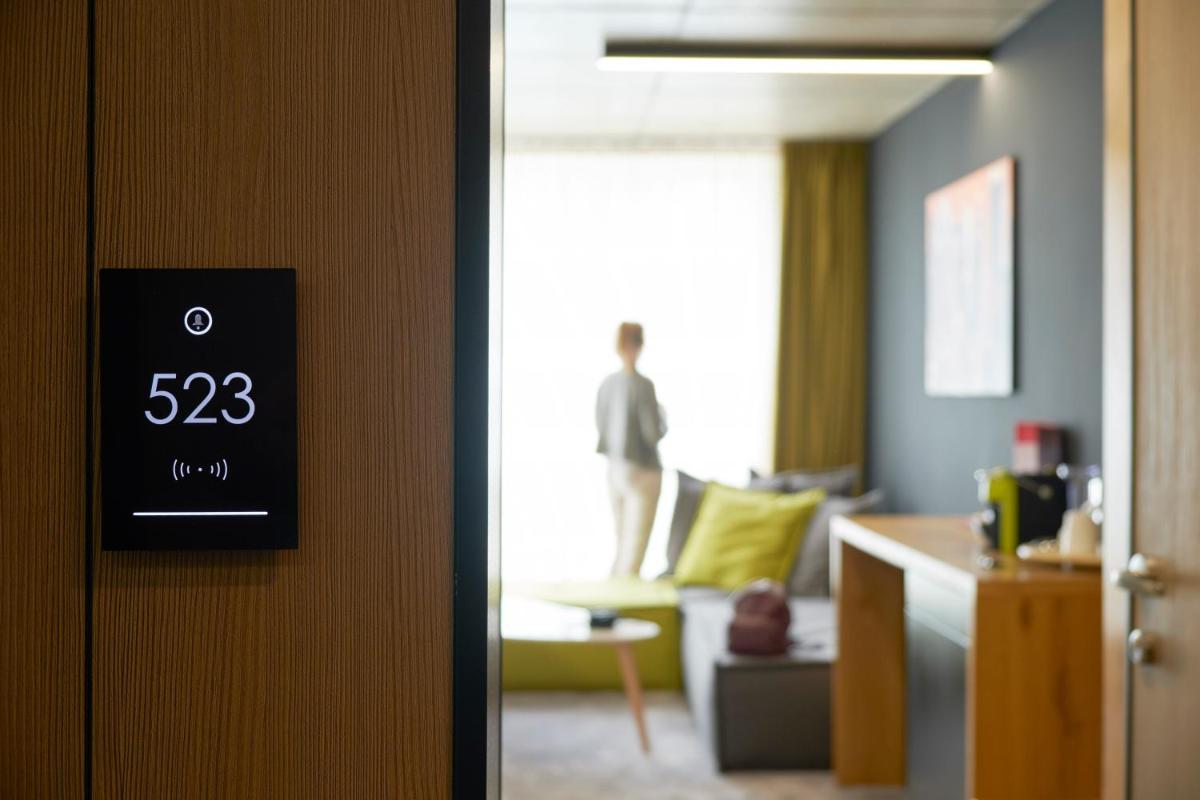 Adella Boutique Hotel - Free Secured Parking - Housity