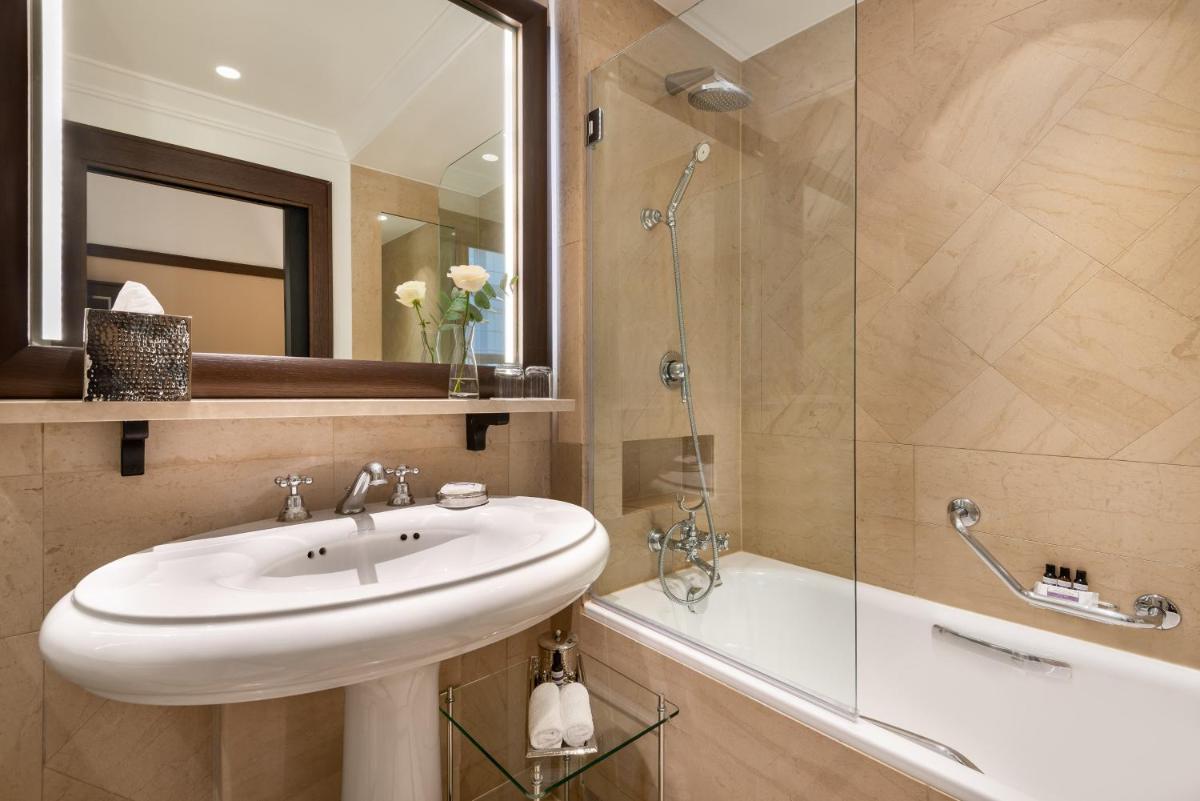 Salle de bains dans l'établissement Hyatt Paris Madeleine