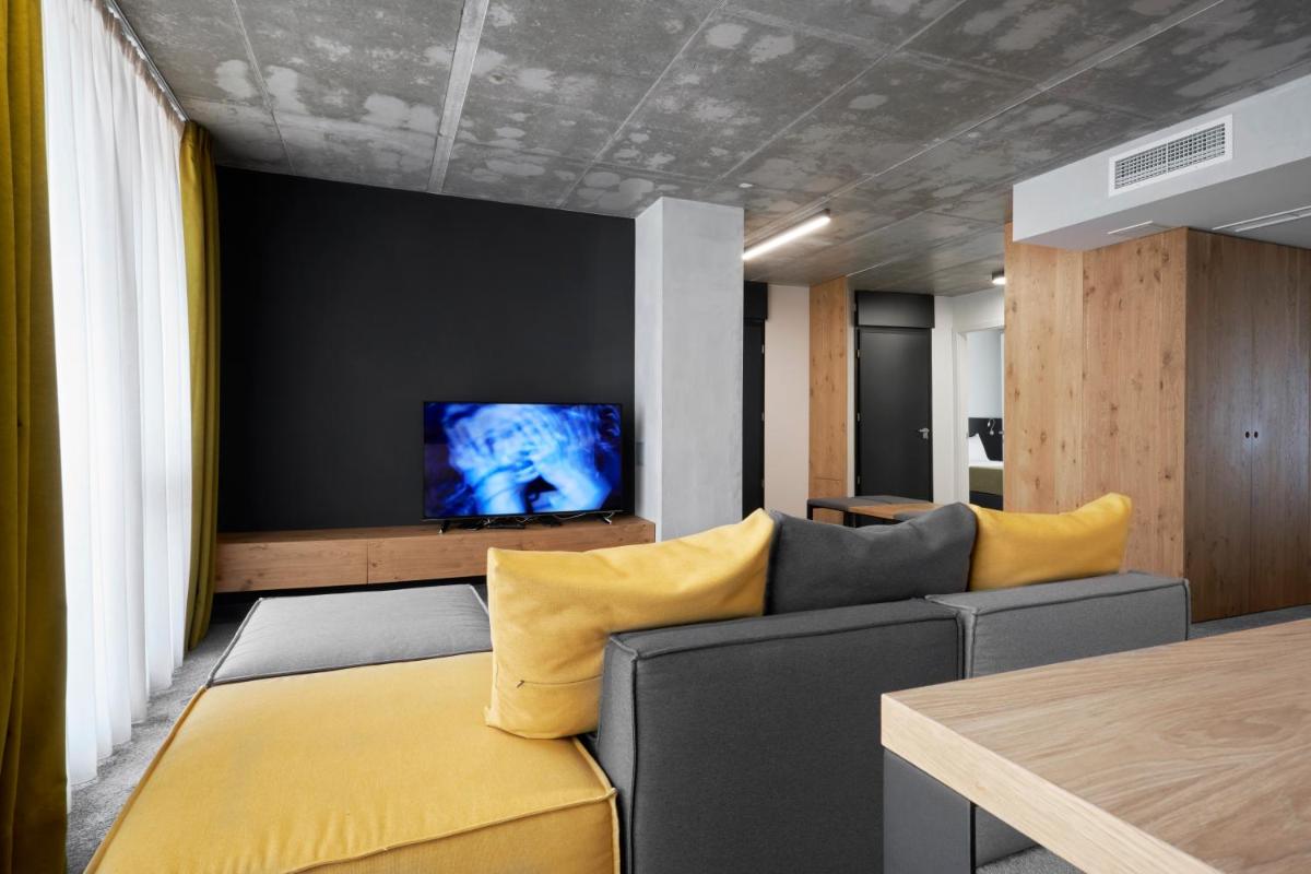Suitetrails - Adella Boutique Hotel - Free Secured Parking