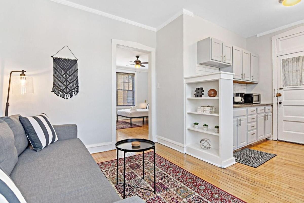 1BR Modern Apt close to Shops & Restaurants - Belmont C6 - Housity
