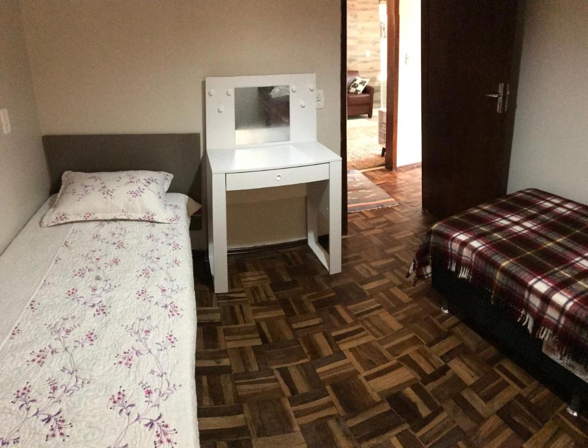 Apê completo com suíte, sacada e garagem fechada - Housity