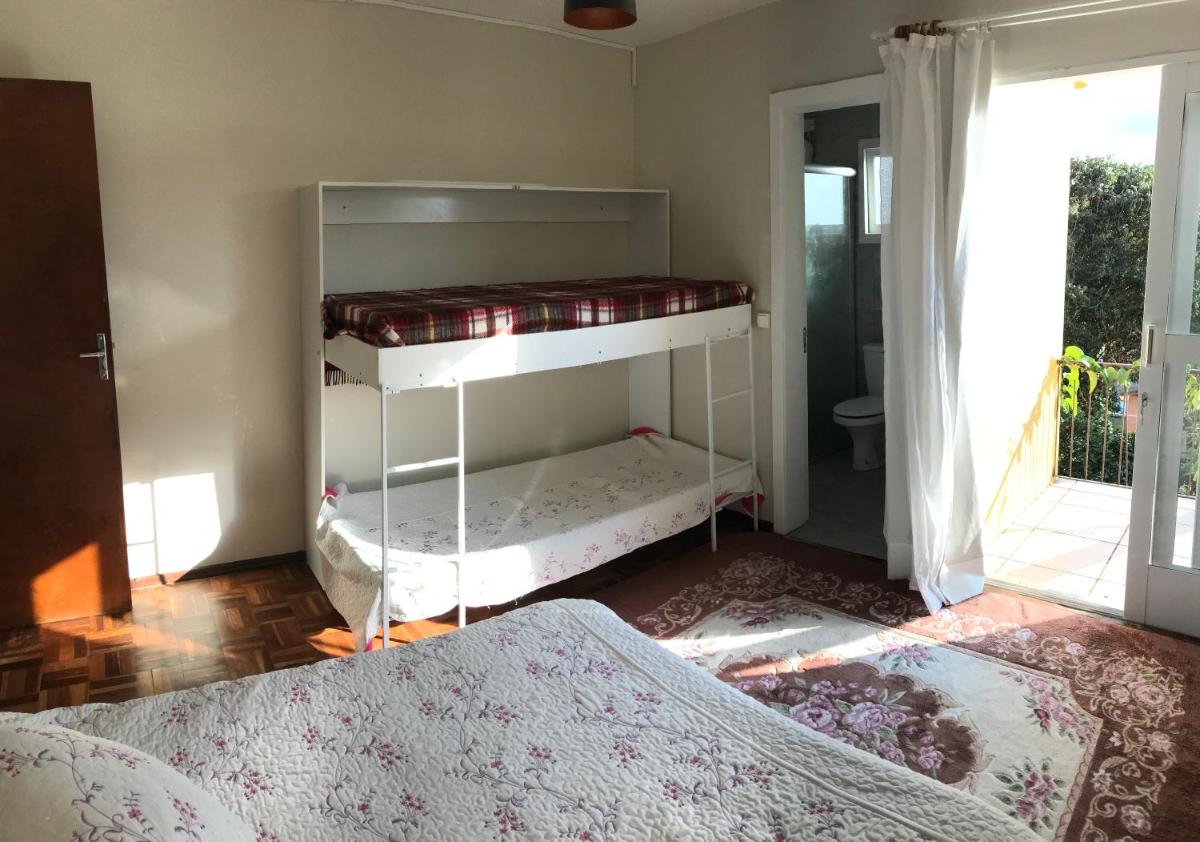 Apê completo com suíte, sacada e garagem fechada - Housity