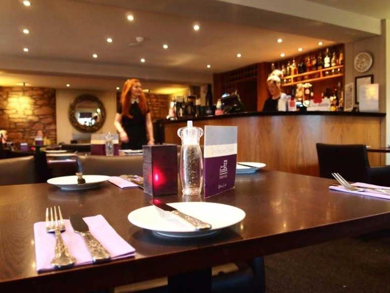 Inchture Hotel - Housity