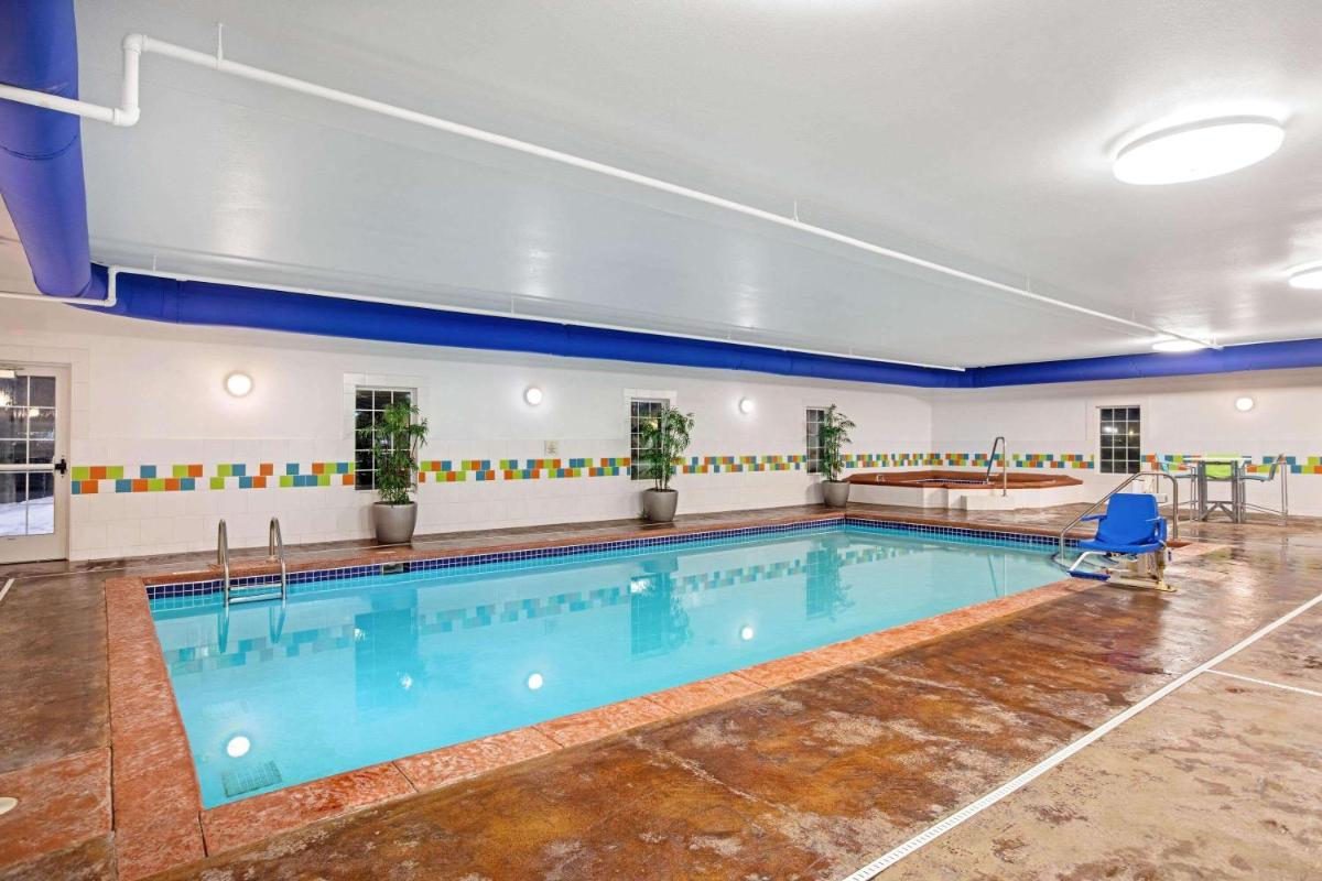 La Quinta by Wyndham Grand Forks - Housity