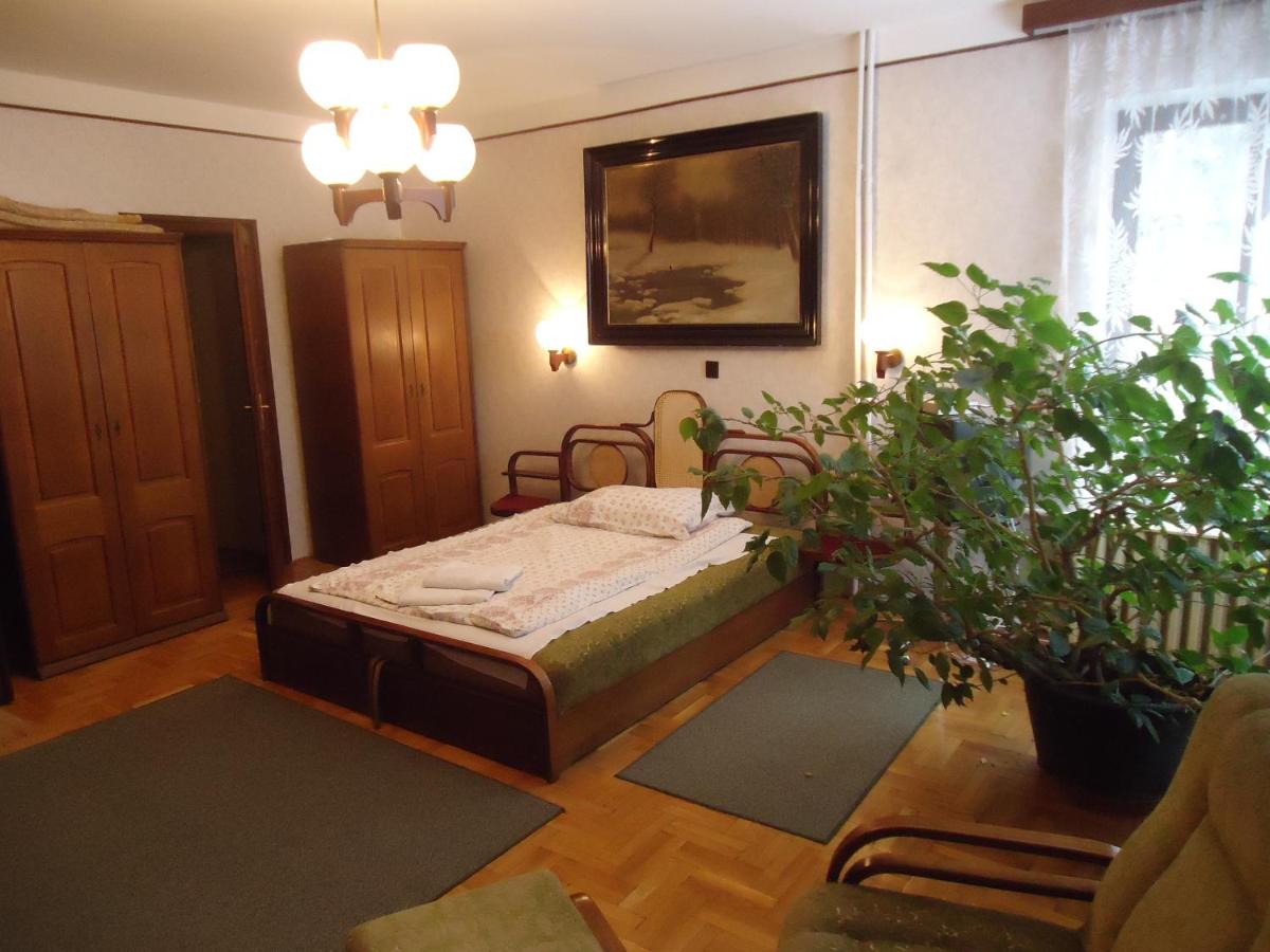 Cola Panzió - Housity