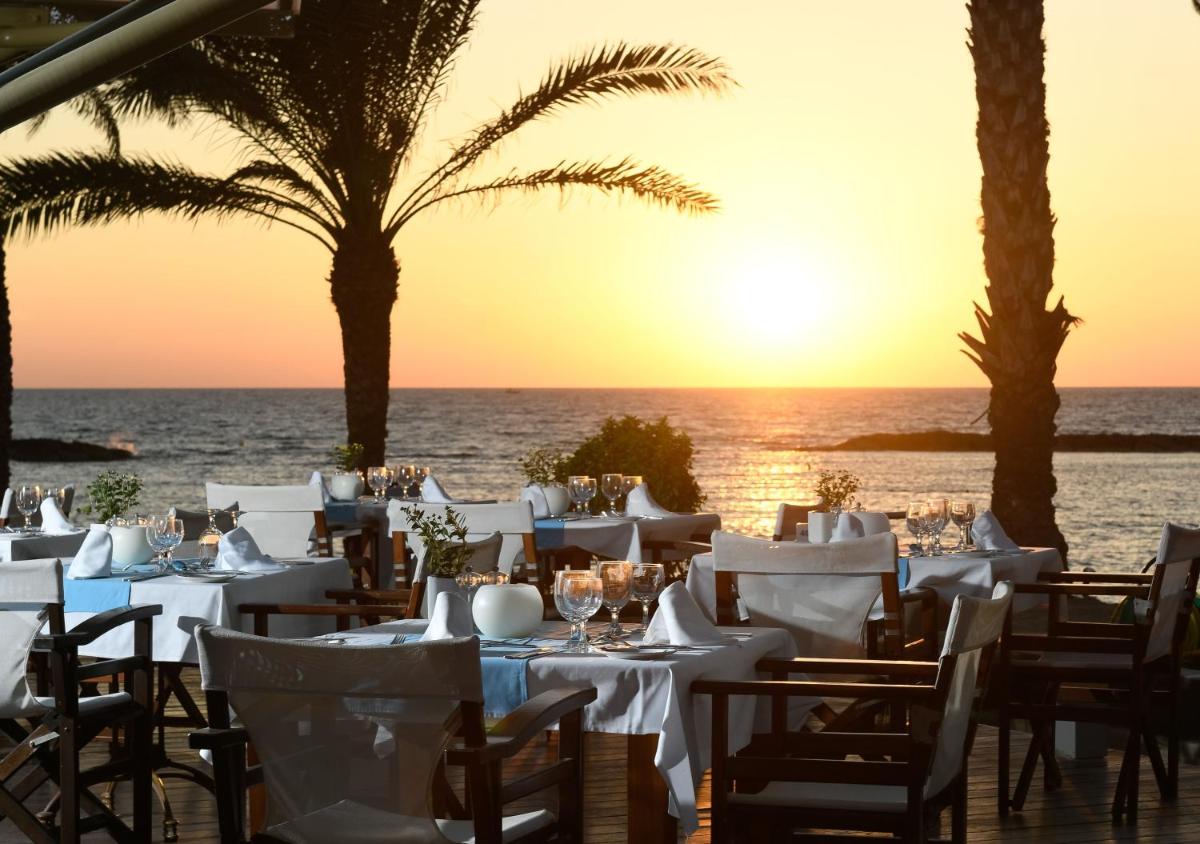 Constantinou Bros Pioneer Beach - Housity
