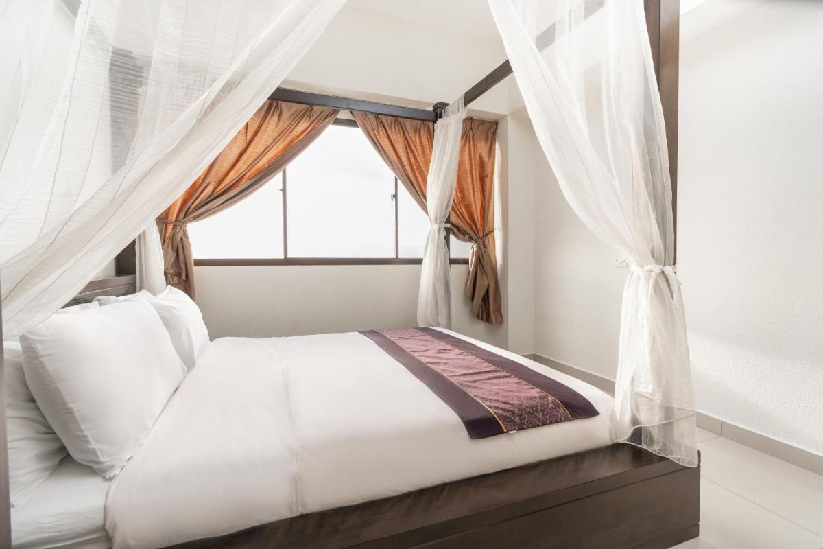 DELUXE Suite Seaview Batu Ferringhi 2304 - 2 Rooms - Housity