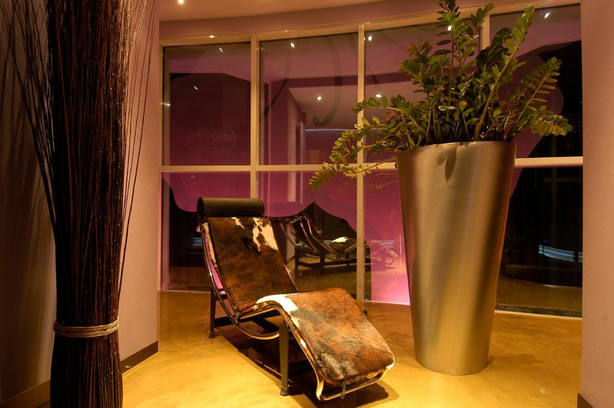 Les Fleurs Boutique Hotel - Housity