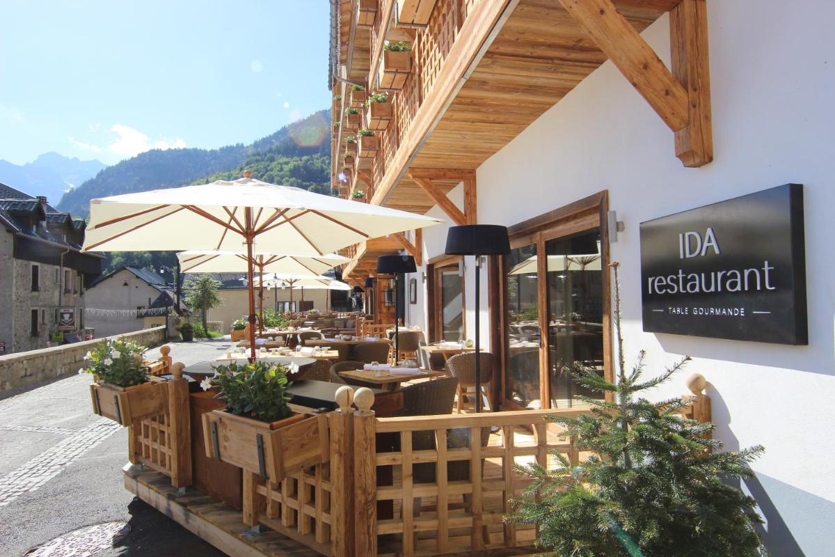 Vue générale sur la montagne ou vue sur la montagne depuis l'hôtel