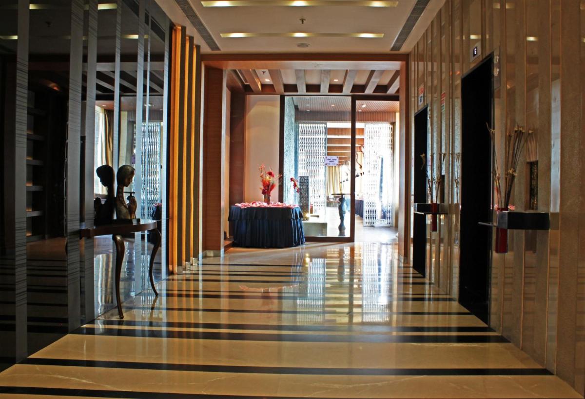 a hallway with a table in the middle of a building at Fortune Select SG Highway, Ahmedabad - Member ITC Hotels' Group in Ahmedabad