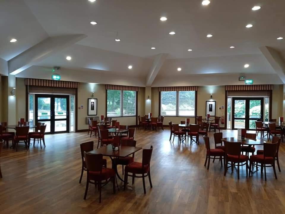 Fenna Lakeside Lodge - Pine Lake Resort - Housity
