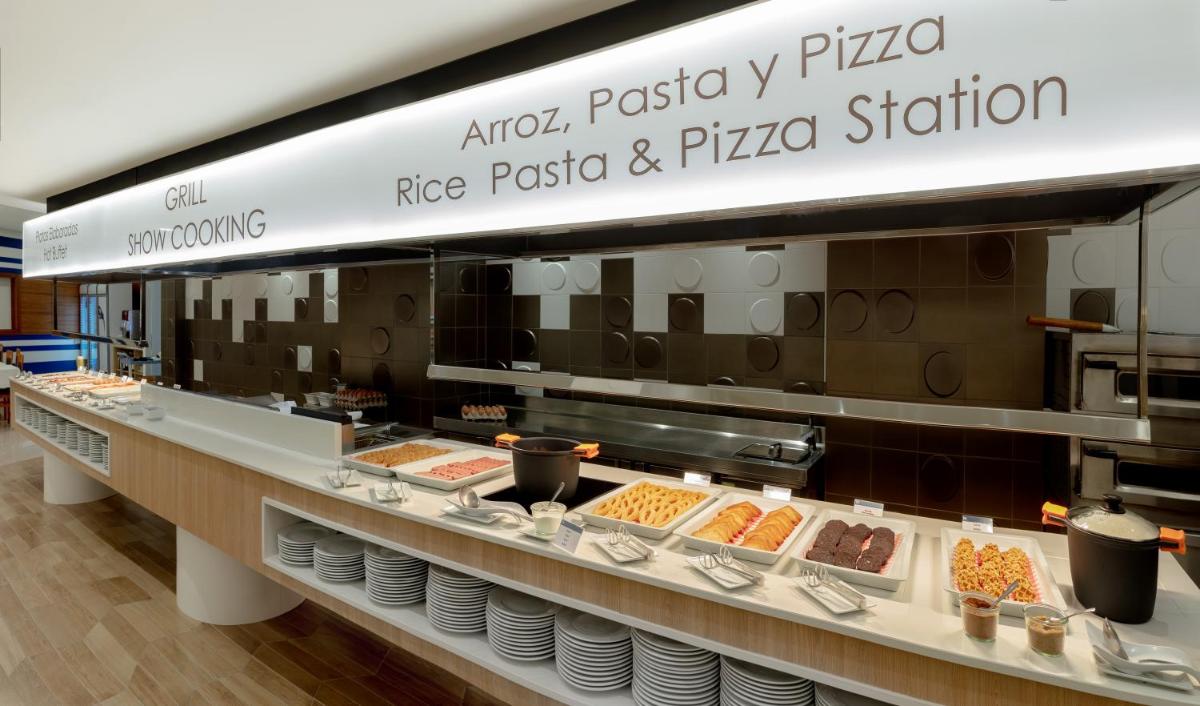 Comida en o cerca de este hotel