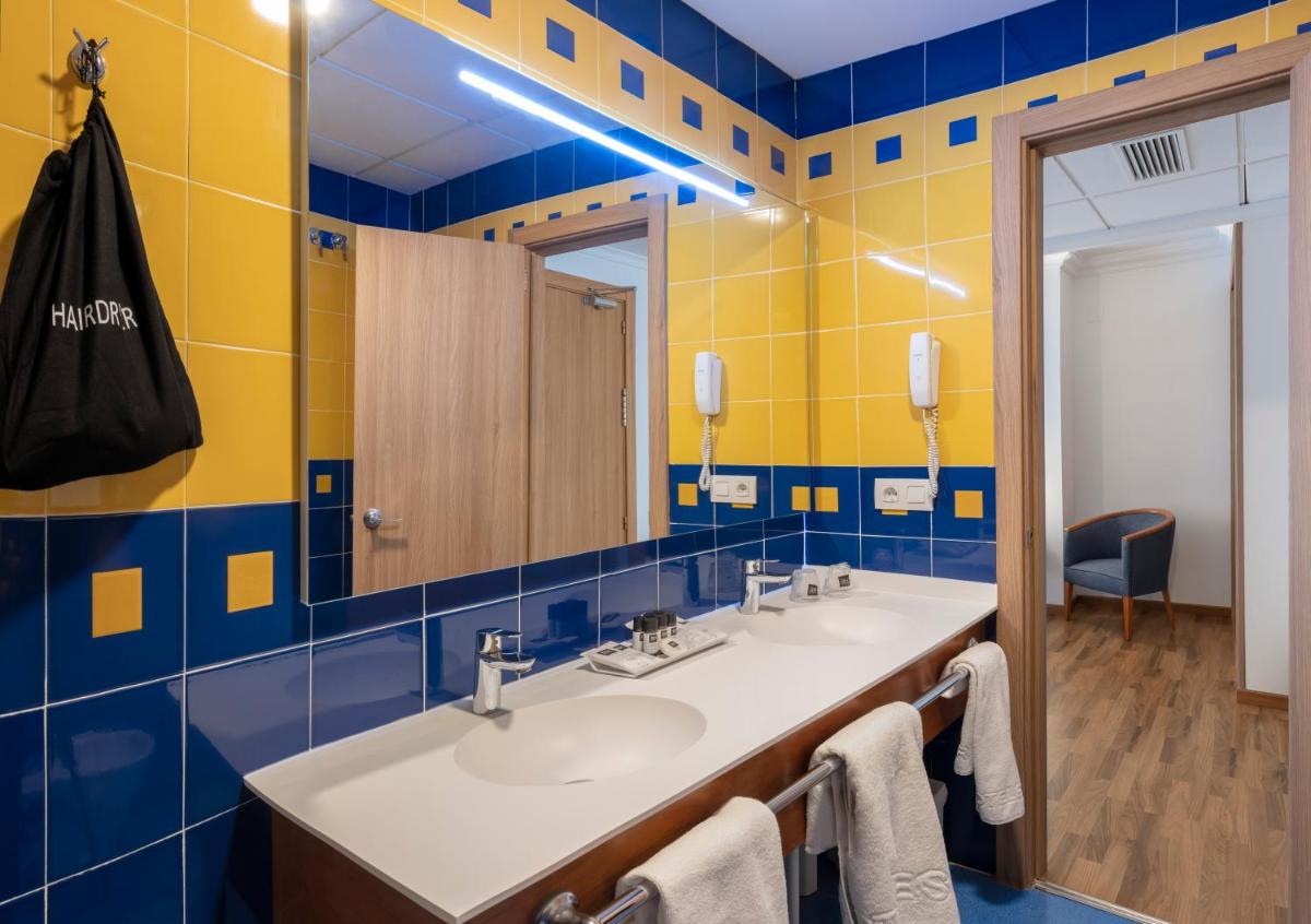 Un baño de Hotel RH Victoria & Spa 4 Sup