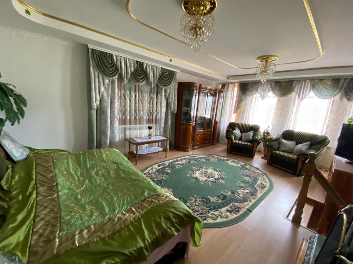 Rodynnyi Zatyshok - Housity
