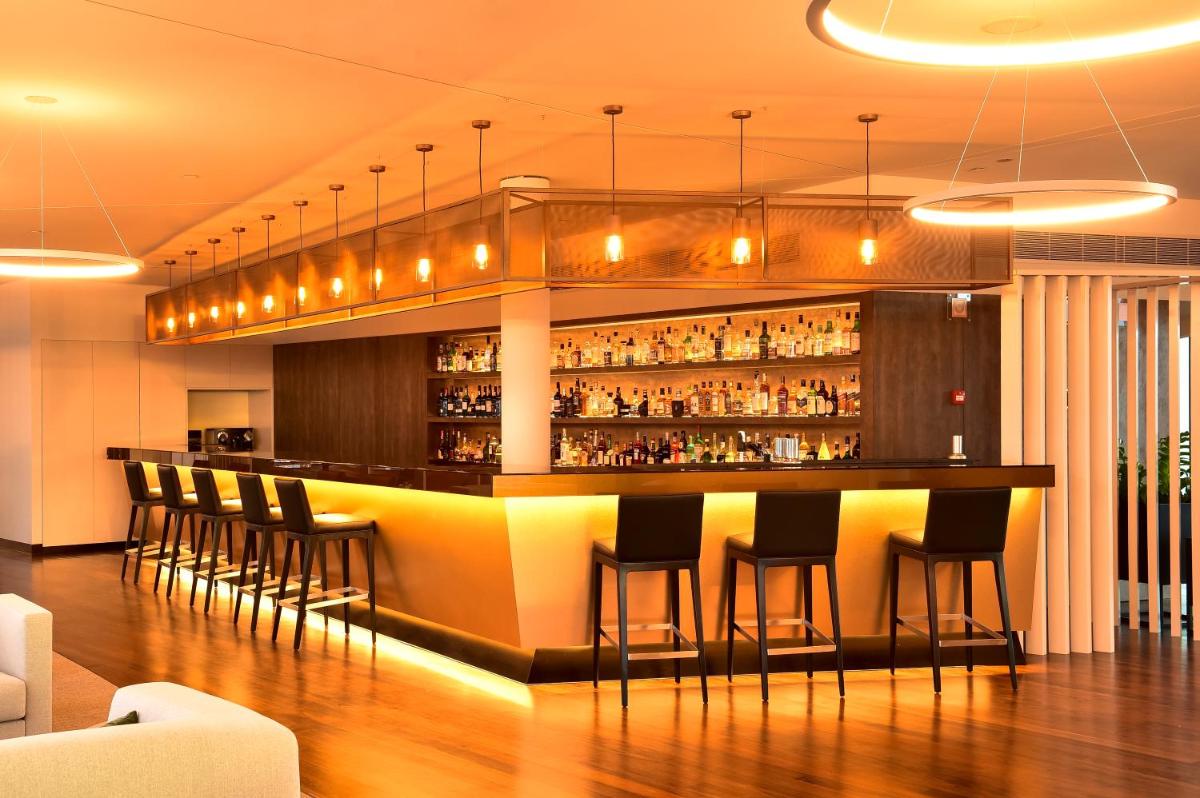 A área de bar ou lounge em Porto Palácio Hotel by The Editory