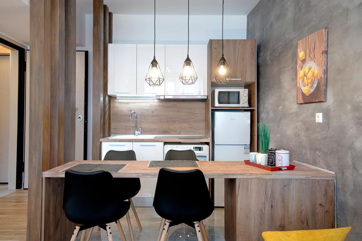 J Villara's Luxury Suites - Housity