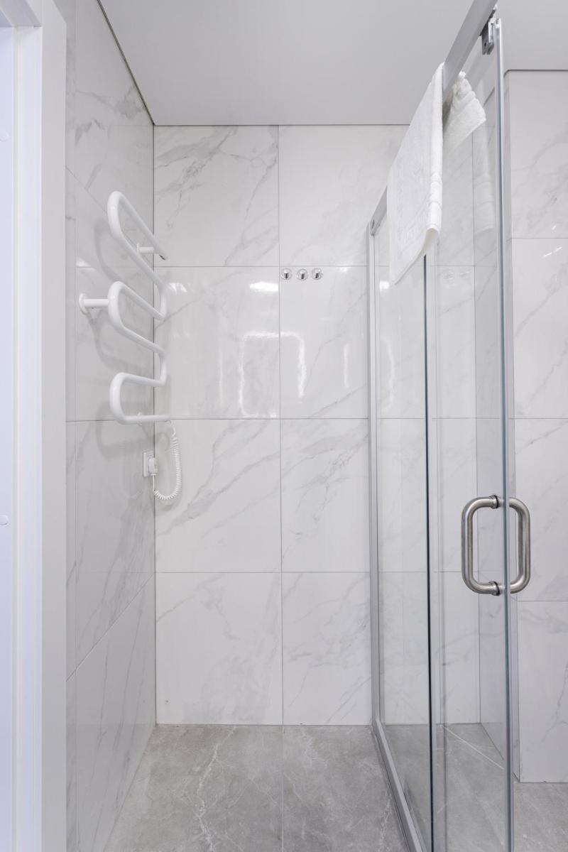Suitetrails - Ozas Park Apartments Spacious & Modern Studios