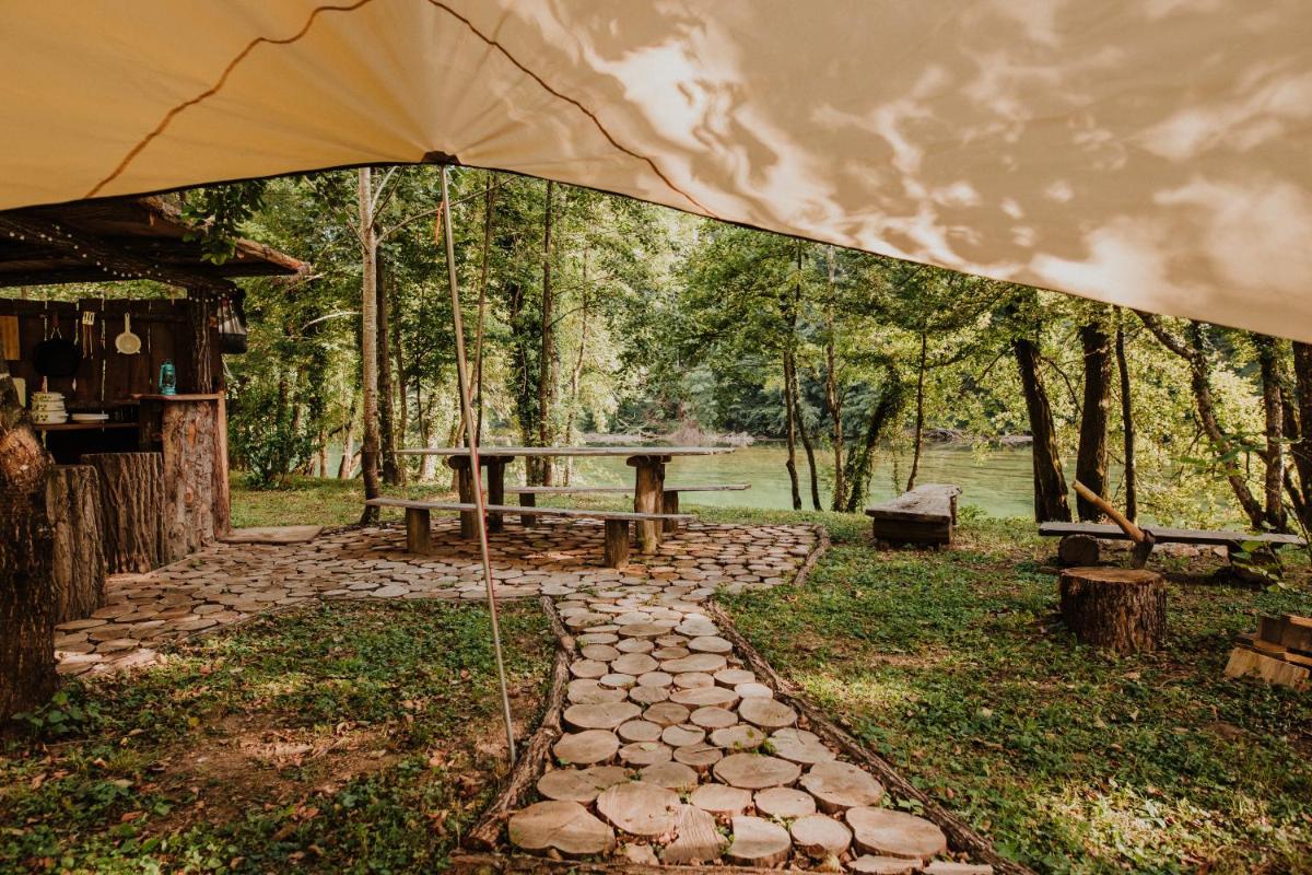 Robinson camp Kupa - Juratovićki brig - Housity