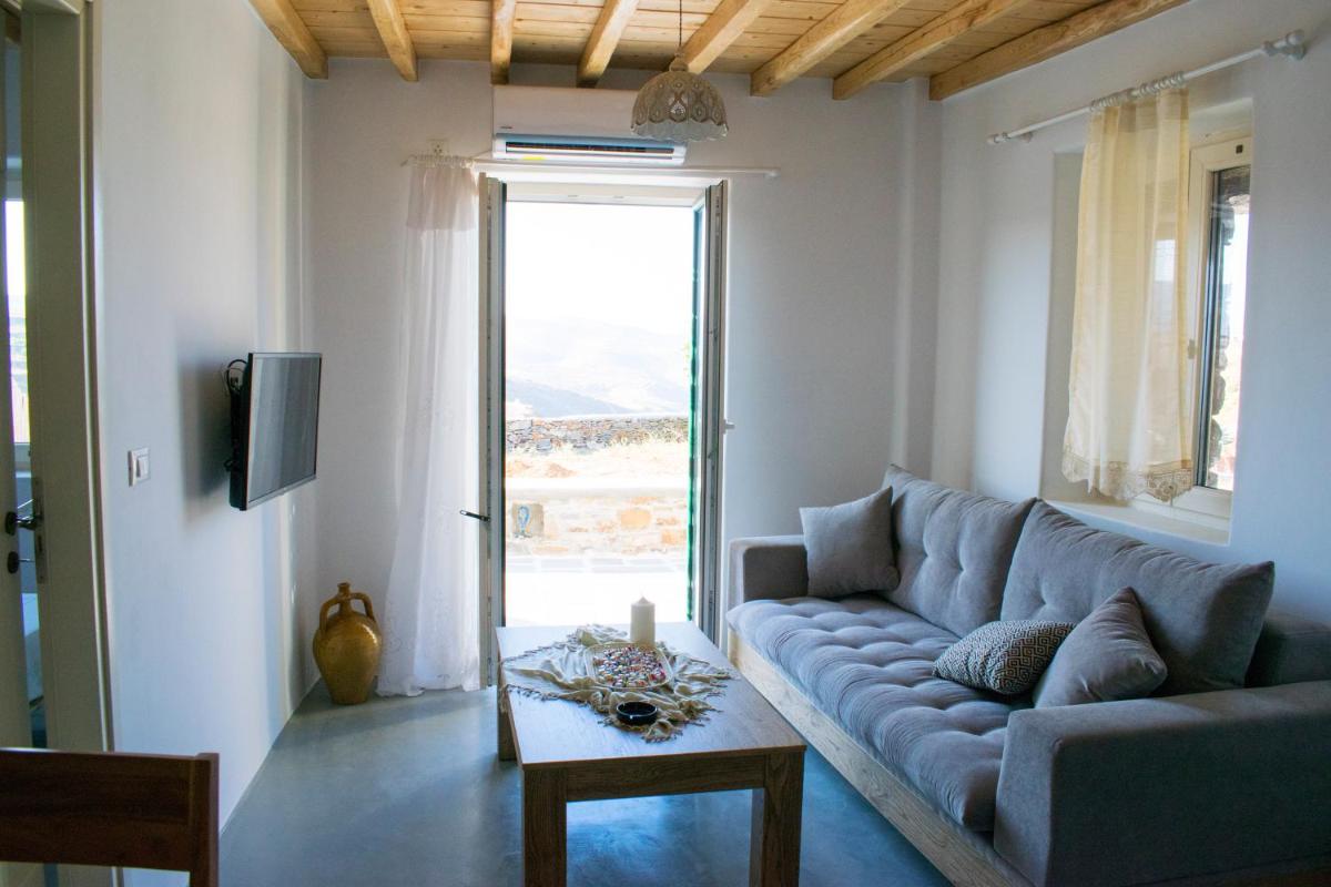 Traditional suites in Chora Kythnos #4 - Housity