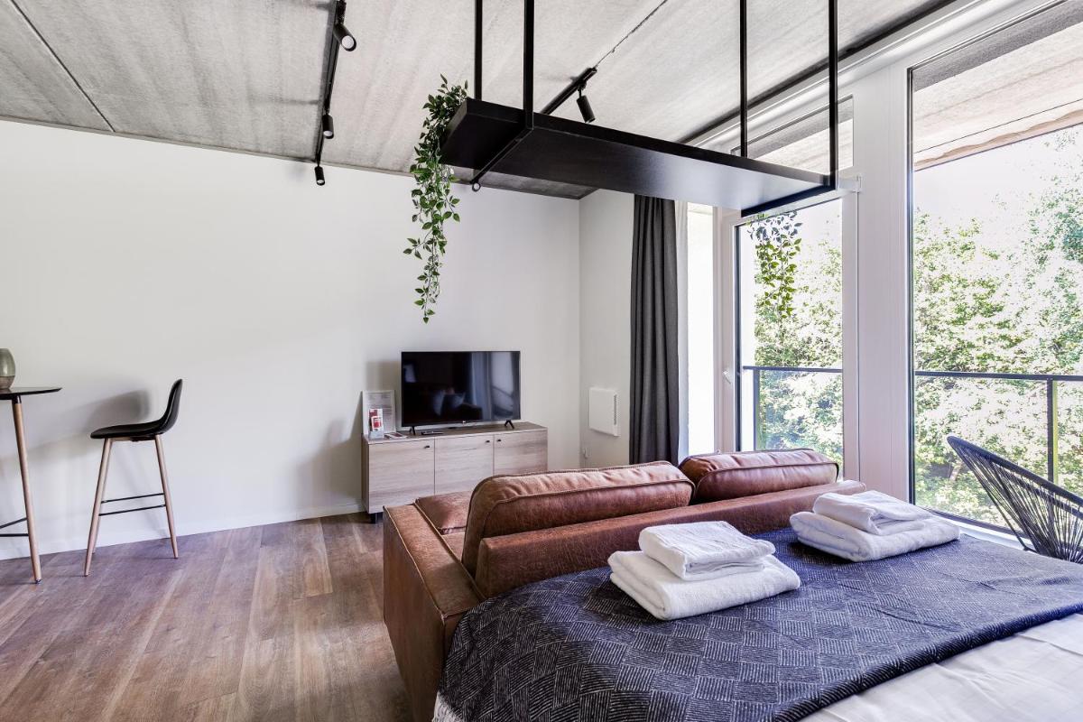 Suitetrails - Ozas Park Apartments Spacious & Modern Studios