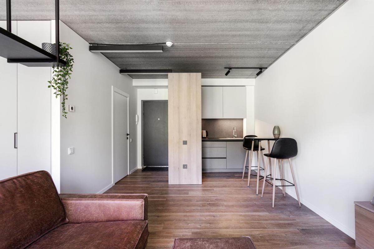 Ozas Park Apartments Spacious & Modern Studios - Housity