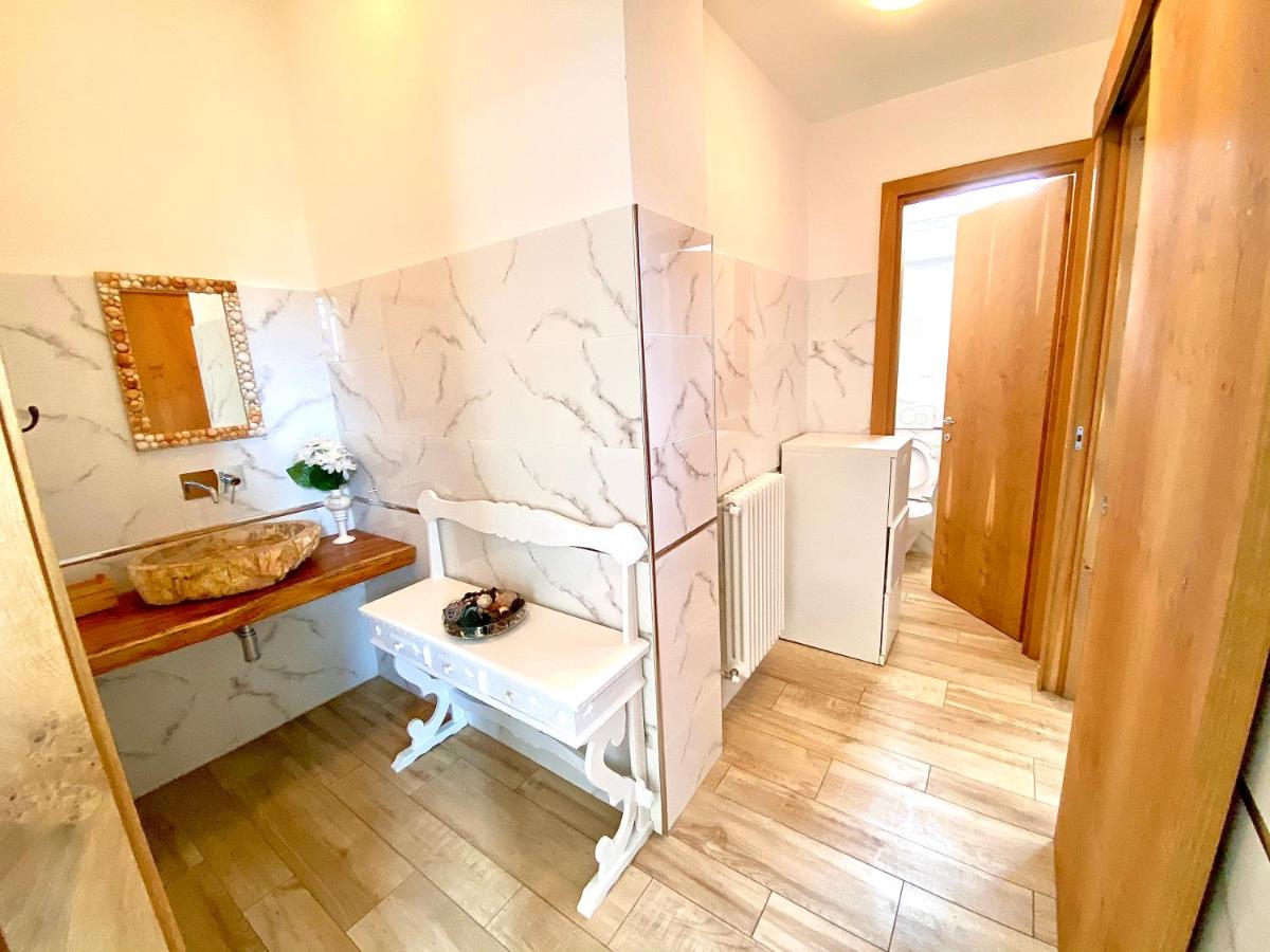 Hotel La Perla - Housity