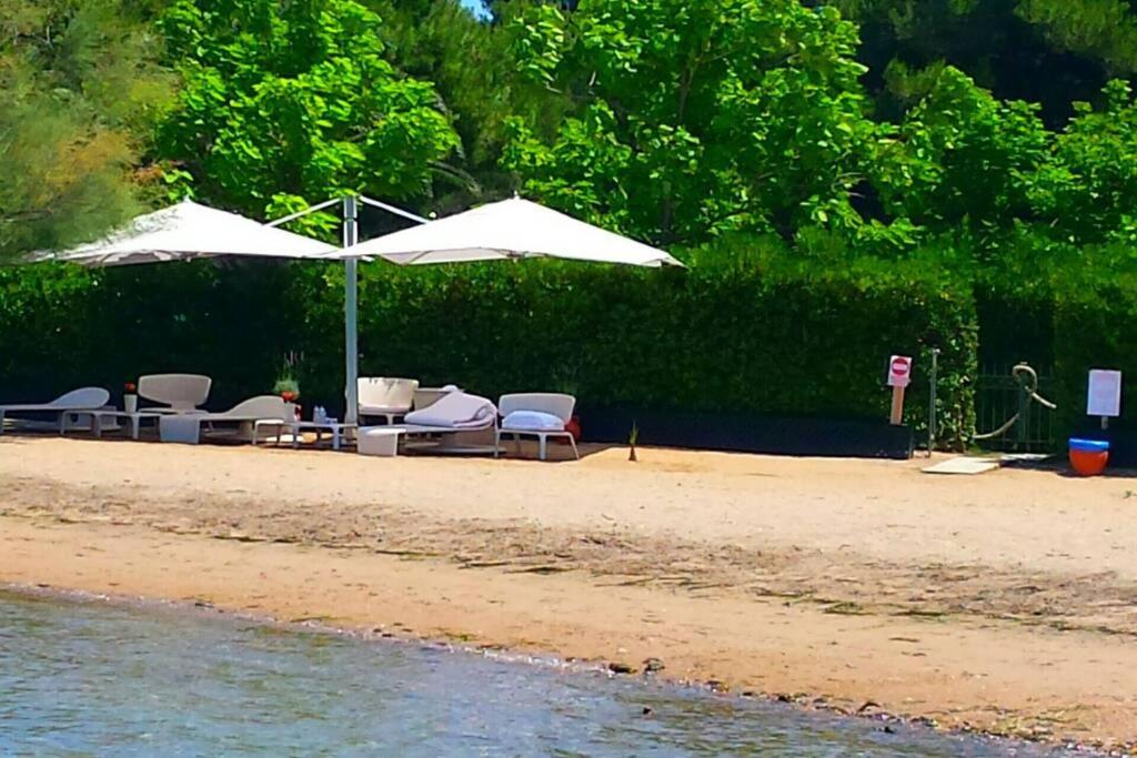 Secluded house with great view and private beach - Housity