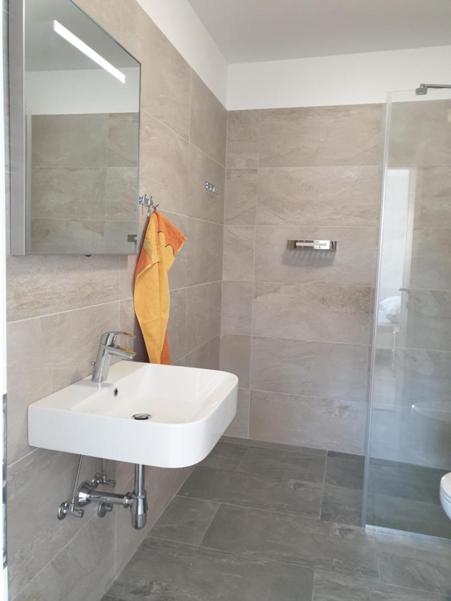 Holiday Apartments Novo Naselje - Housity