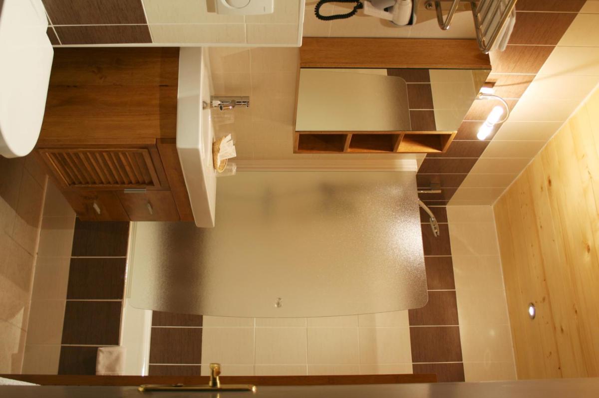 Salle de bains dans l'établissement Logis Hotel & Spa Beau-Site