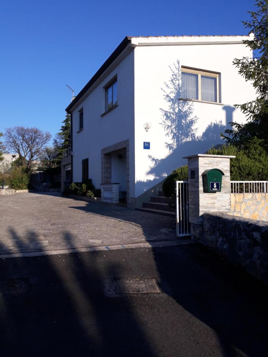 Apartment Tuja - Housity