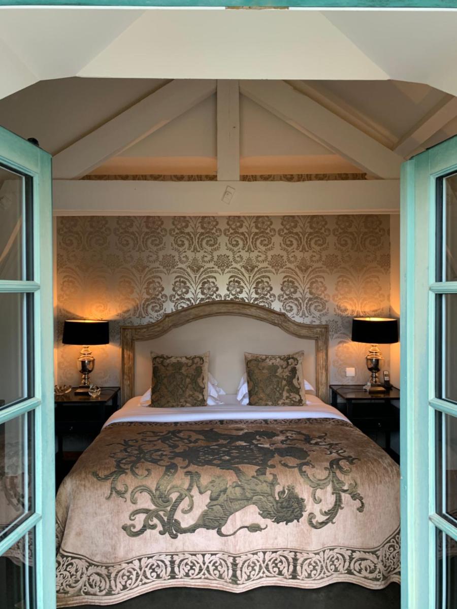 Un ou plusieurs lits dans un hébergement de l'établissement Beaumanoir Small Luxury Boutique Hotel
