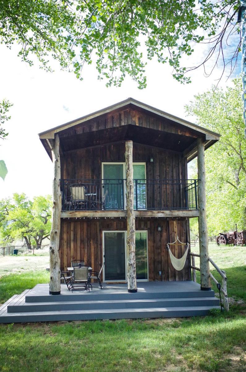 Rustic Hideaway - Housity