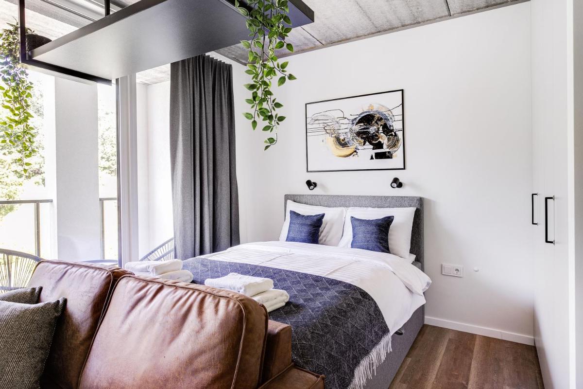 Ozas Park Apartments Spacious & Modern Studios - Housity