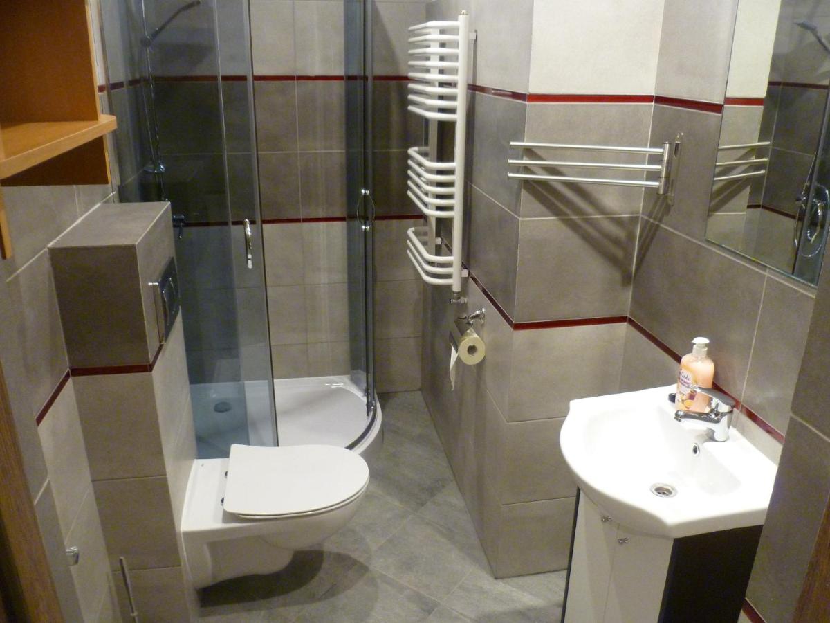 Klimatyczny Domek - Apartamenty & Noclegi - Housity