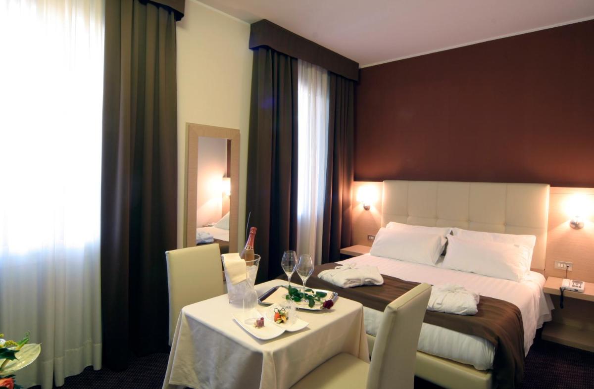 Hotel Vittoria - Housity
