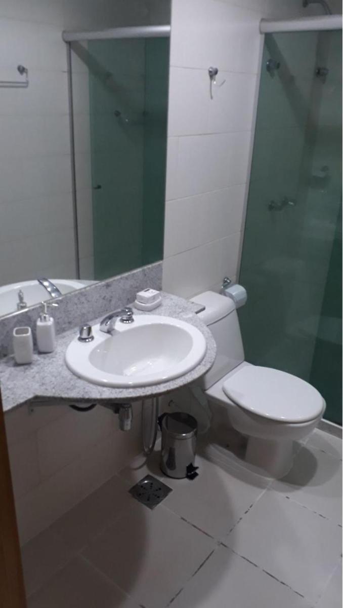 FLAT BAIRRITZ SETOR HOTELEIRO NORTE. QUARTO 105 - Housity