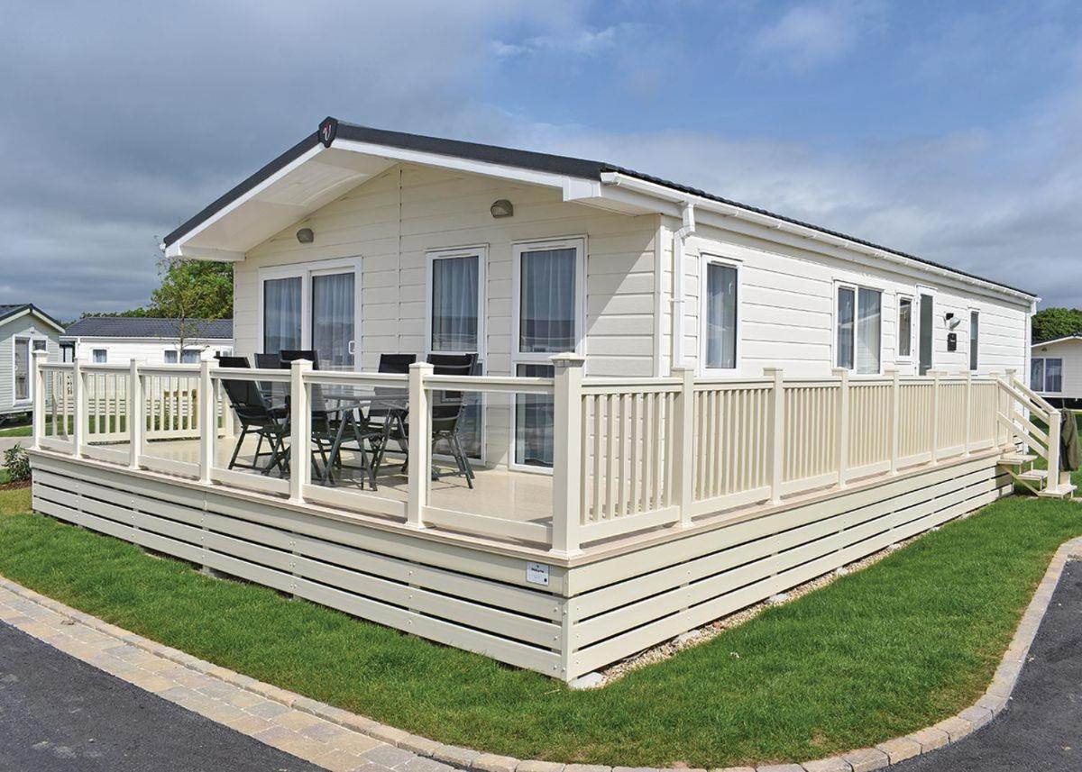 Hoburne Naish - Housity