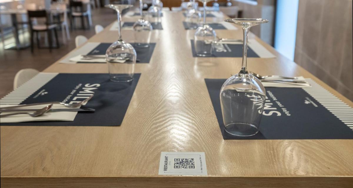 Un restaurante o sitio para comer en Rosamar & Spa 4*s