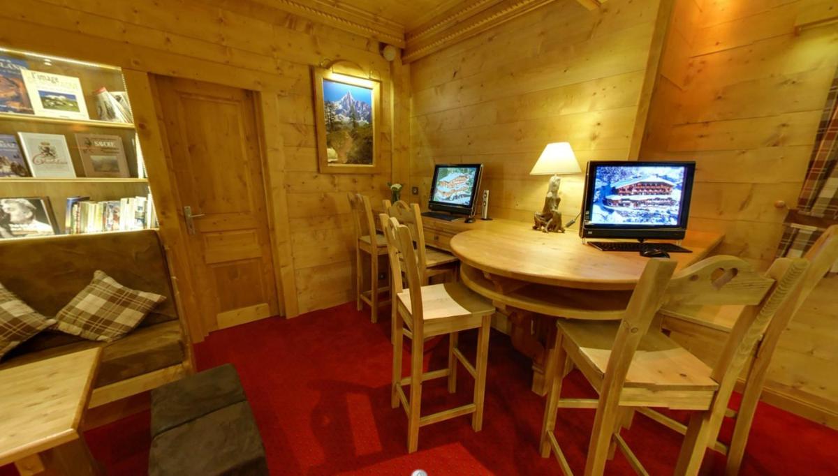 Télévision ou salle de divertissement dans l'établissement Hotel & Spa Le Dahu