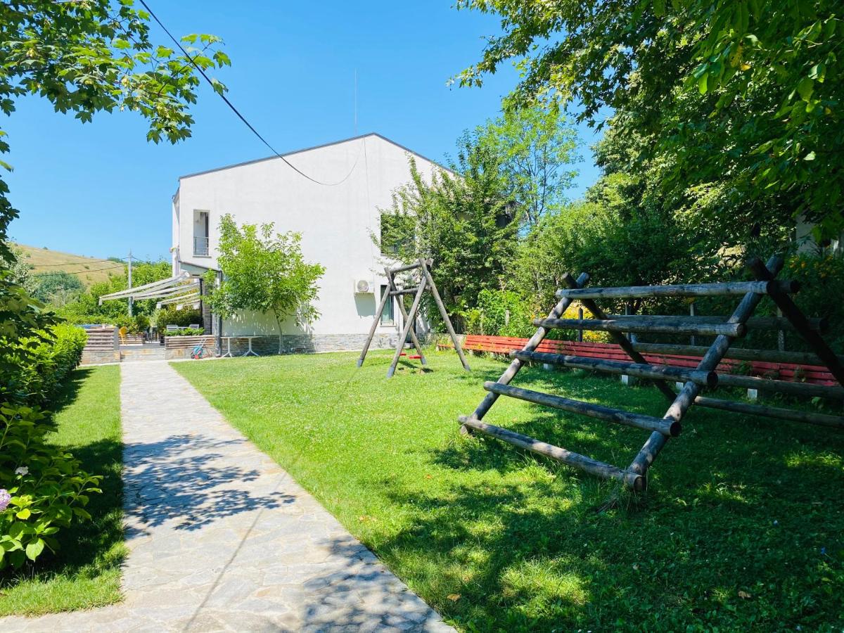 Friends Bungalows - Housity