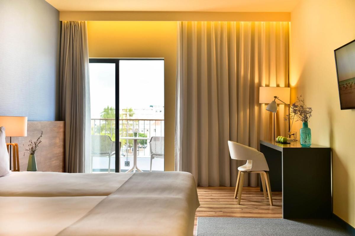 Uma cama ou camas num quarto em The Prime Energize Hotel & SPA - Algarve