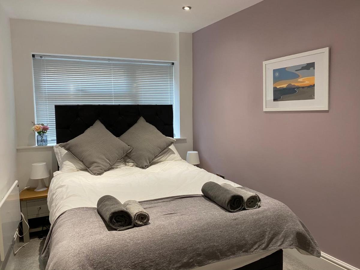 Superb 2 beds 2 baths New Apartment w/ Garden+Patio - Housity