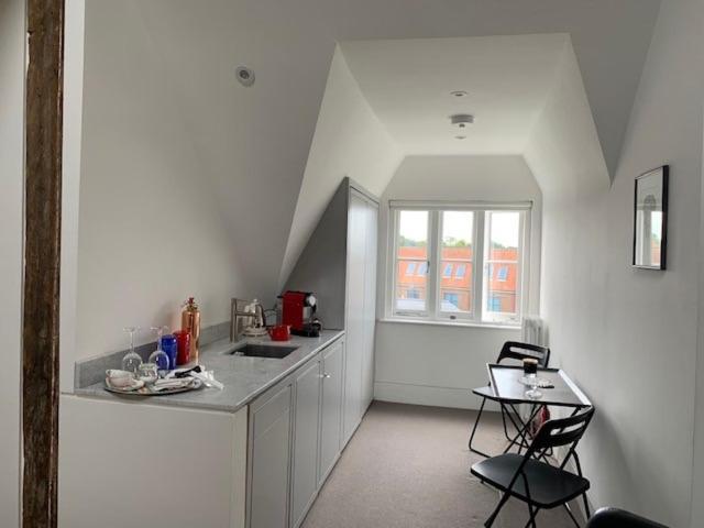 Montys Accommodation - Housity